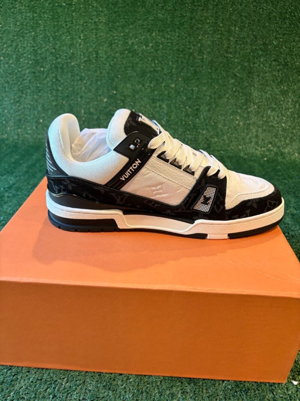 Louis Vuitton Trainer Sneakers Black White Monogram - Picture 5 of 6